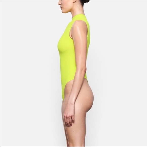 SKIMS Neon Lime Fits Everybody Bodysuit NEW Green Highlighter - Picture 2 of 10